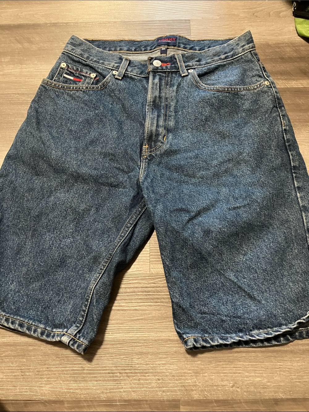 Tommy Hilfiger Men’s Dark Blue Denim Shorts Y2K vintage 30